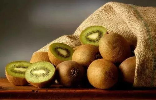 猕猴桃买的时候还是硬的， 过几天软了发现去掉批以后有的地...