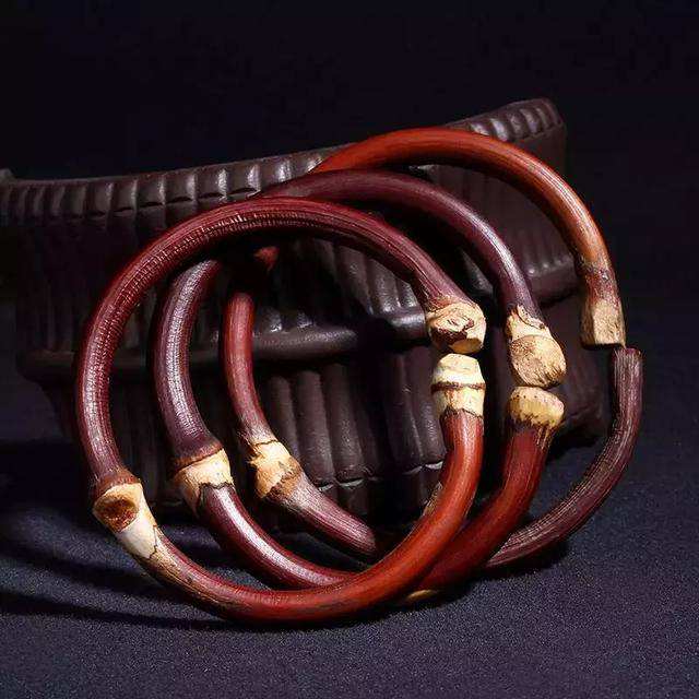 去皮与清洗：去除藤条杂质