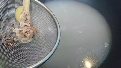 鸡饲料配方中鱼粉的添加比例是多少？