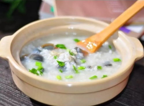 蚵仔粥是一道以蚵仔和米为主要食材的广东传统粥品
