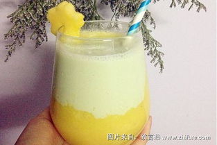 菠萝奶昔，以新鲜菠萝和牛奶为原料