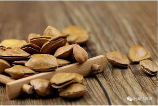 公园捡的野生杏核， 破壳后发芽率高