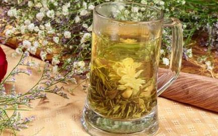 玫瑰花可以和绿茶一起泡吗？听听老中医怎么说