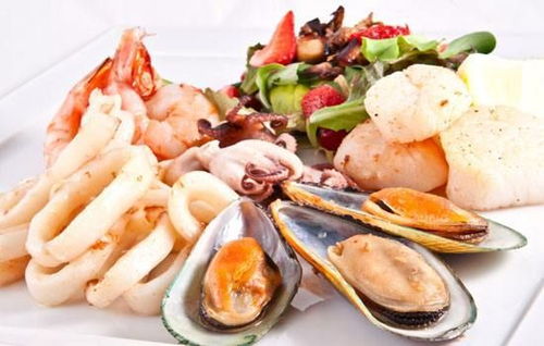 火龙果不宜与牛奶、海鲜同食，易引发不适
