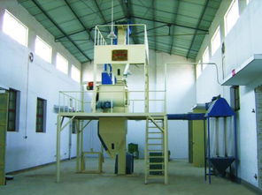 预混料加工设备与全价配合饲料生产设备相比，对混合精度和成分均匀性要求有何显著不同？