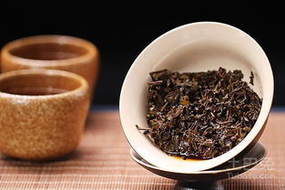 黑茶富含茶多酚，女性饮用有助于美容养颜、调节内分泌