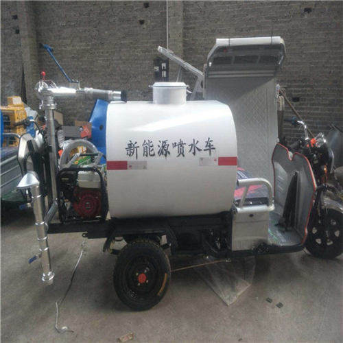 全机械洒水车：多用途， 喷药也方便