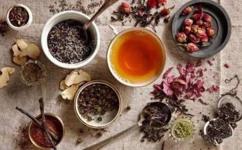 中草药碰碰香泡茶，如何发挥其香气