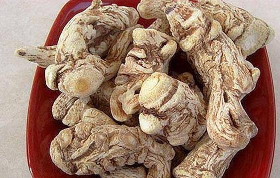 生的玫瑰花可以泡水喝吗？老中医都这样说