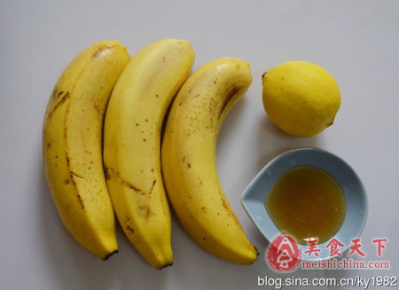 香蕉去皮，烤箱预热