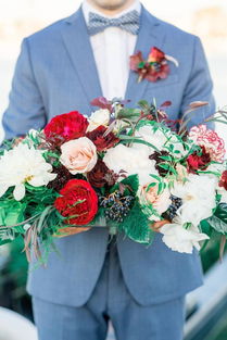 红玫瑰：爱情的火焰， 激情的象征