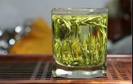 新鲜薄荷叶可凉拌、泡茶、烹饪，清新提神