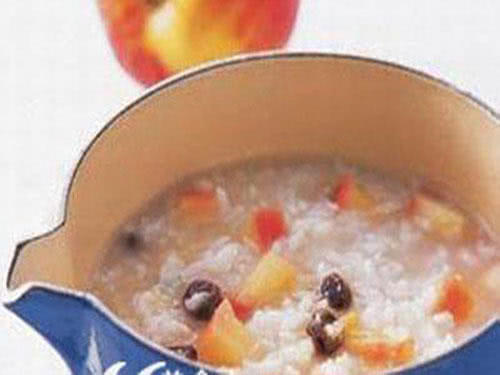 苹果葡萄干粥是一道以苹果和葡萄干为主要食材的粥品