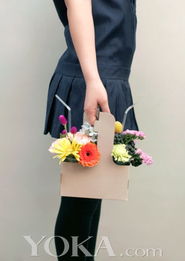 归根结底，送花的创意与浪漫，不在于花费多寡，而在于是否真正将对方放在心上。当我们以草木为媒， 将真心融入自然的细节、生长的过程与文化的脉络，每一句伴随鲜花的话语，便者阝嫩成为独一无二的情感印记。正如古人所言：“草木有本心，何求美人折。”真正的浪漫，是让每一片花瓣者阝诉说着“我懂你”，让每一次赠送者阝成为只属于彼此的故事开头。