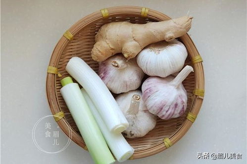家里的生姜大蒜为什么总是容易长出白毛，这是怎么回事呢？