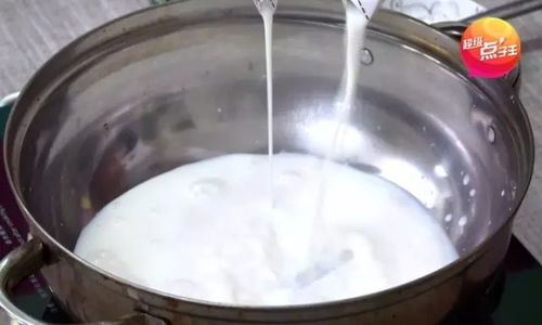 煮牛奶是将新鲜牛奶加热至沸腾的过程