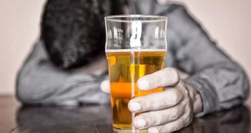 长期饮用碳酸饮料，易导致骨质疏松、消化不良、肥胖等健康问题
