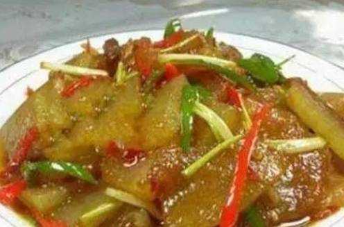 回锅冬瓜是一道家常菜，以冬瓜为主料