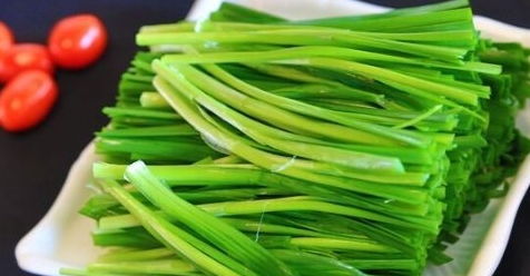 韭菜地里春天打什么除草剂好？