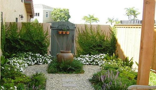 庭院种树， 美化环境，添吉祥气