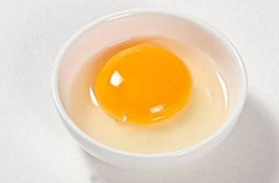 鸡蛋清洗头法：