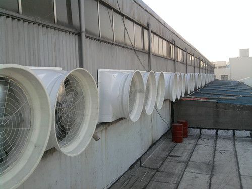 养殖防暑降温，通风、遮阳、供水、降温设备、饲料调整、人员培训