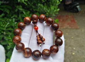 木质手串：古朴大气，男士佩戴的首选