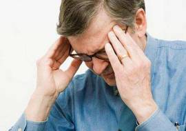 冰敷缓解， 注意休息