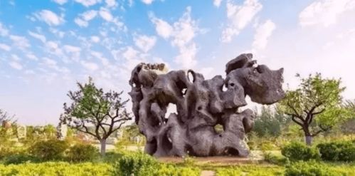 青松岭景观石：山峦起伏，生机勃勃