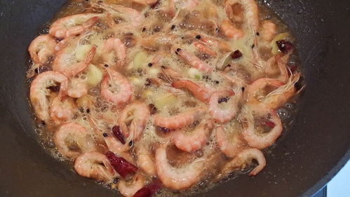 如何根据鲜虾食谱制作虾饲料，确保营养均衡且提高虾的口感？