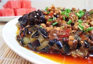 4. 茄子：紫色佳肴，口感丰富