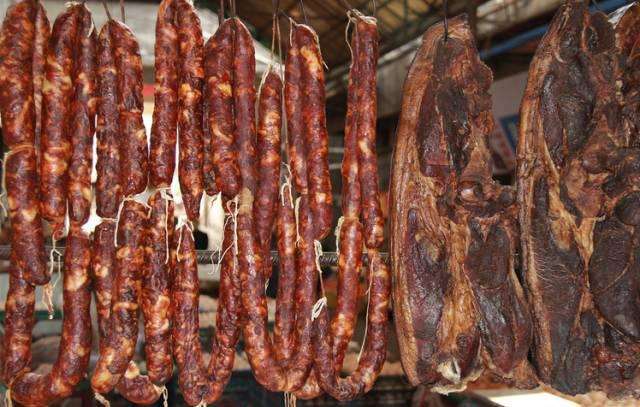 南方猪肉价格上涨，腊肉制作成本增加