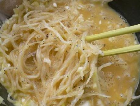 银鱼富含高蛋白、低脂肪，做法多样