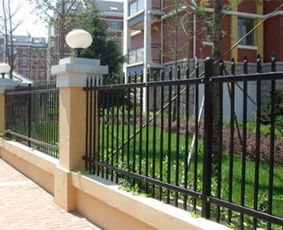 锌钢护栏， 铁艺护栏，各有各的好