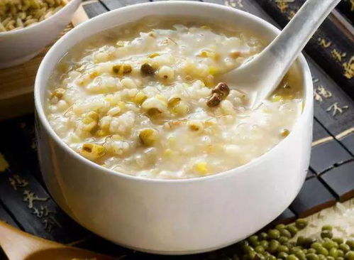 绿豆薏仁粥：两种食材的搭配