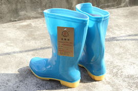 如何平安使用雨靴和农药