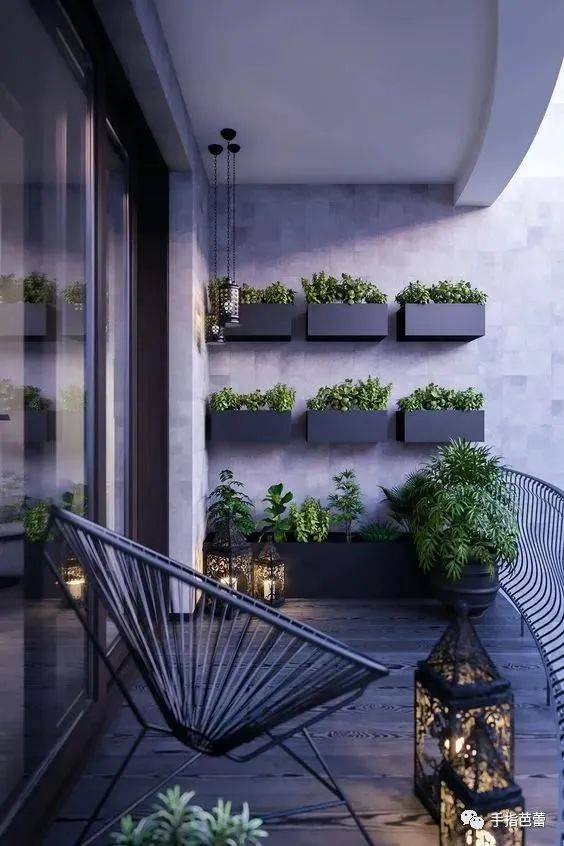 我一个朋友就是这样， 那阳台简直不要太文艺啊