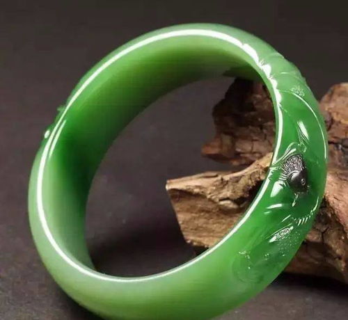 碧玉：那独特的绿色宝石