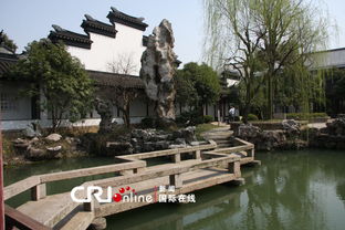 政治功嫩与审美追求