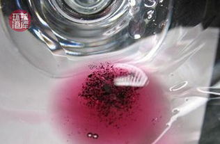 过滤恐怕是下下策了主要原因是该絮状物要过一段时间才出现，生产过程中不现实啊。