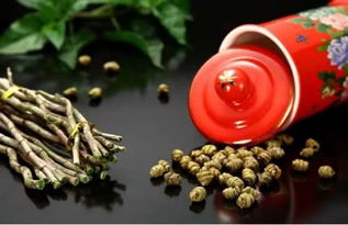 铁皮石斛性微寒，归胃肾经，Neng缓解阴虚内热引起的口干舌燥、潮热盗汗等症状。