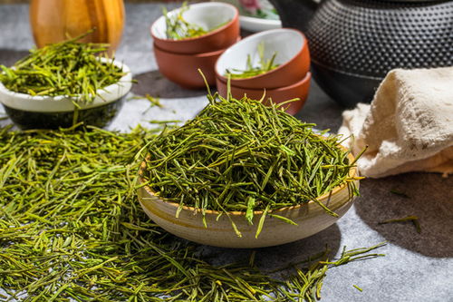 白毛尖是绿茶，产自湖南