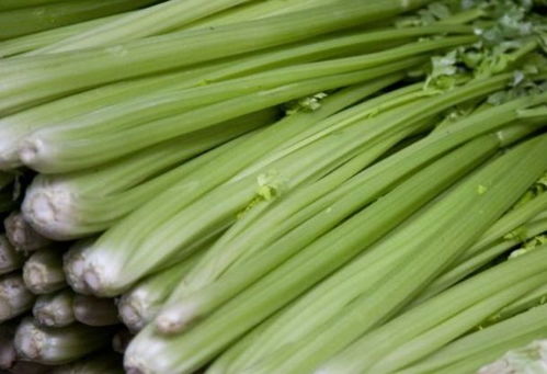 芹菜：健康饮食的绿色宝藏，多吃带来五大益处！