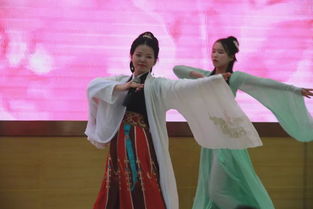 李清照，词中谁在低吟浅唱
