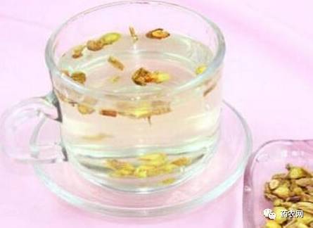 黄芪菊花茶泡水，喝出健康