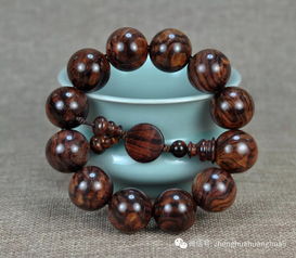 海南黄花梨手串：晶莹透亮， 名贵非凡