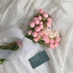 白玫瑰：纯洁爱情的象征