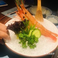 鲷鱼头火锅，以新鲜鲷鱼头为主料