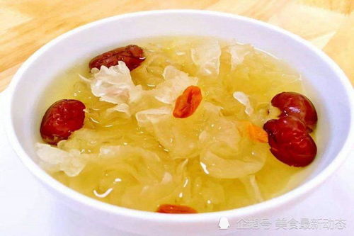 银耳红枣枸杞汤，传统滋补饮品