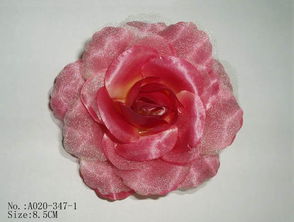 用玫瑰花纱网装饰玫瑰花束的艺术之旅